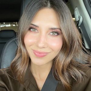 Meet your Posher, Carolina